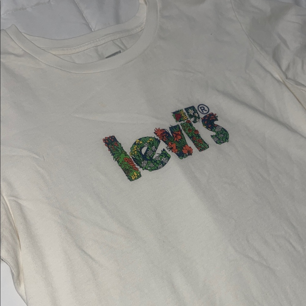 Women’s Medium Levi's Off-White Tee with Floral Logo